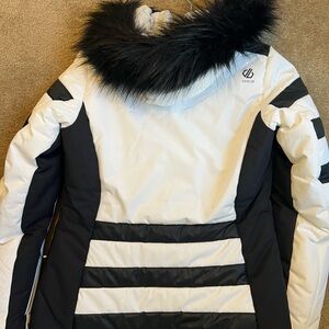 DARE2B Ski Coat Size UK 12 // EU 38 // USA medium